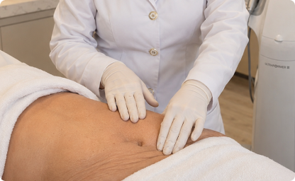Dermatologista Alciara Lima fazendo Tratamento para Flacidez em uma paciente